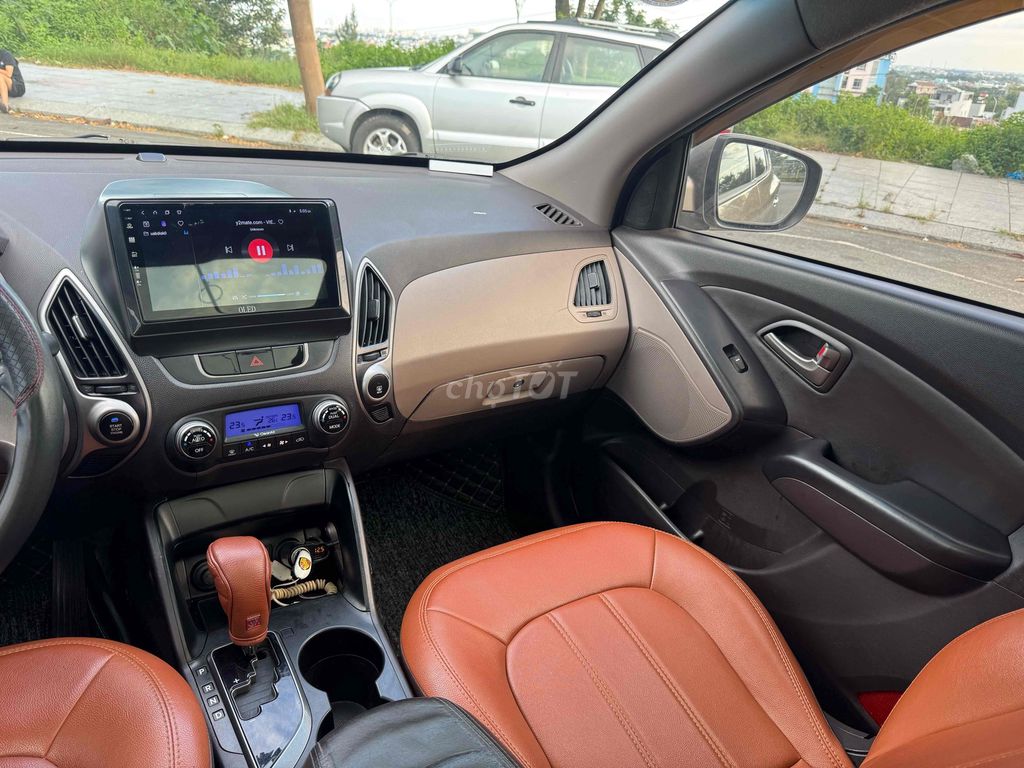 Hyundai Tucson 2010 2.0 AT 4WD. Mua bán Ô tô tại Quận Cẩm Lệ Đà Nẵng được đăng bởi Anh Tân hình 10