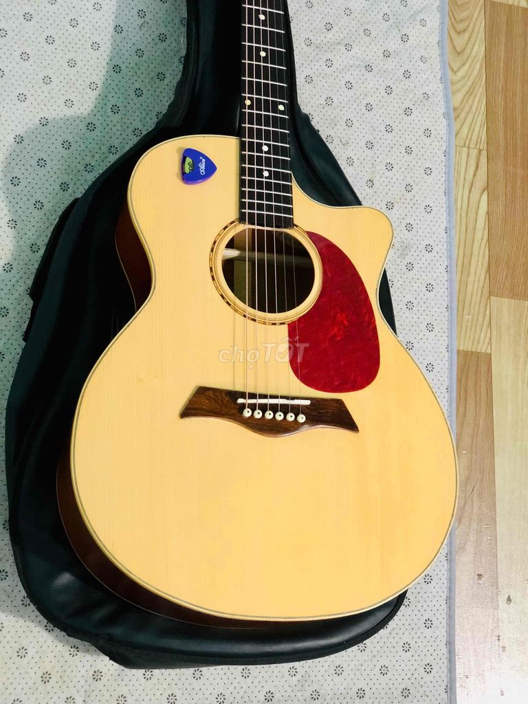 Guitar Acoustic giá mới 1tr6 bán lại 850k