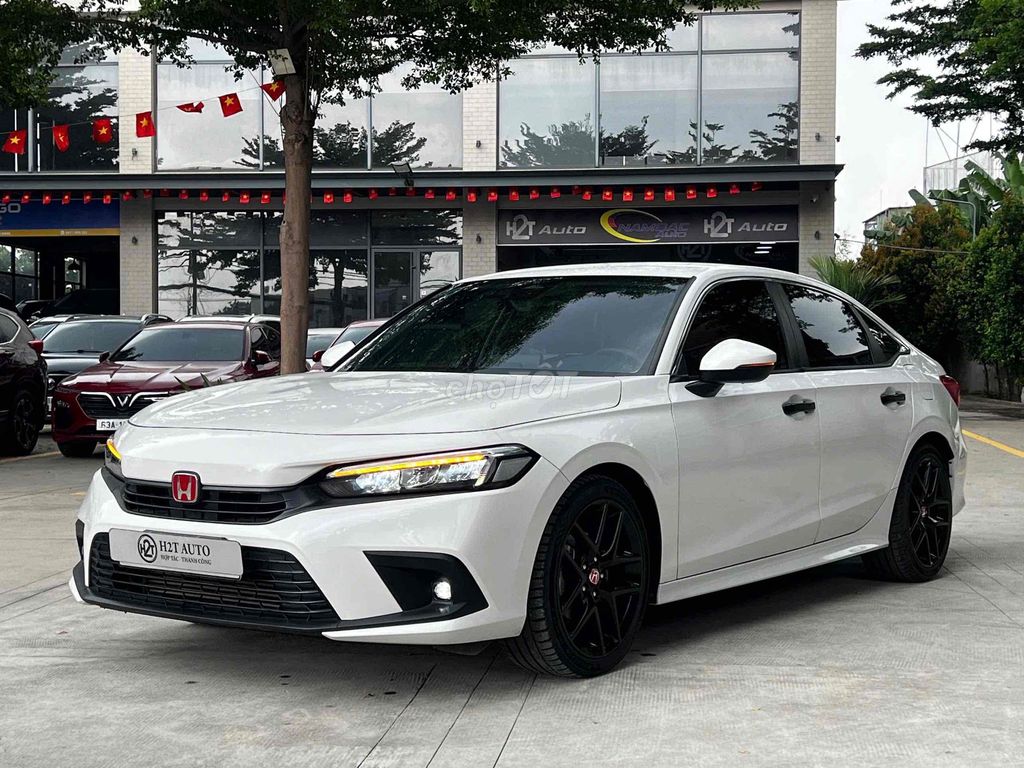 Honda Civic 1.5G 2023 белый 38 000 км