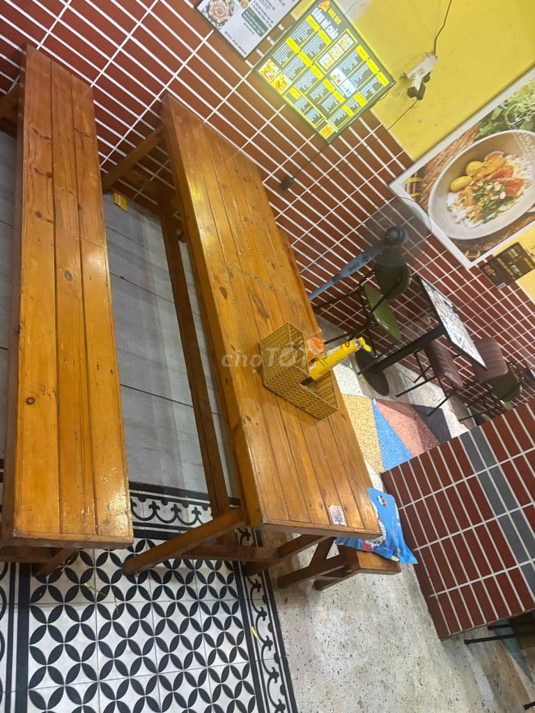 Bộ bàn ghế gỗ thịt màu nâu gỗ đã sử dụng. Mua bán Bàn ghế tại Quận Phú Nhuận Tp Hồ Chí Minh được đăng bởi Phương hình 1