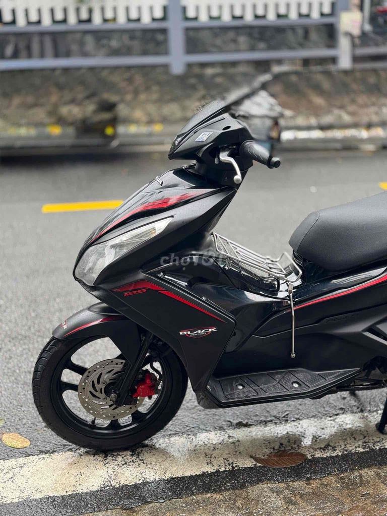 Honda Airblade màu Đen. Mua bán Xe máy tại Thành phố Huế Thừa Thiên Huế được đăng bởi DVCĐ Toàn Thắng hình 6