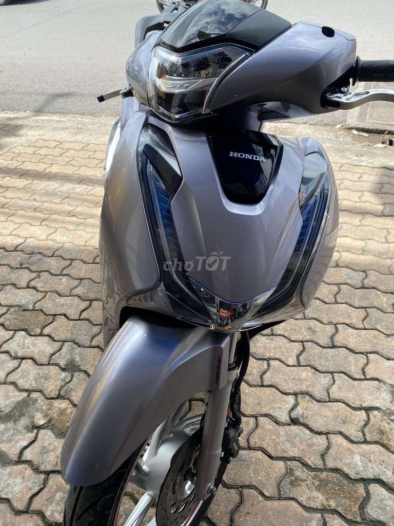 Honda SH 125i CBS 2017 XÁM GHI Máy Zin êm. Mua bán Xe máy tại Quận Ninh Kiều Cần Thơ được đăng bởi Xe Máy TÂN LIÊN HƯNG 1 91B hình 3