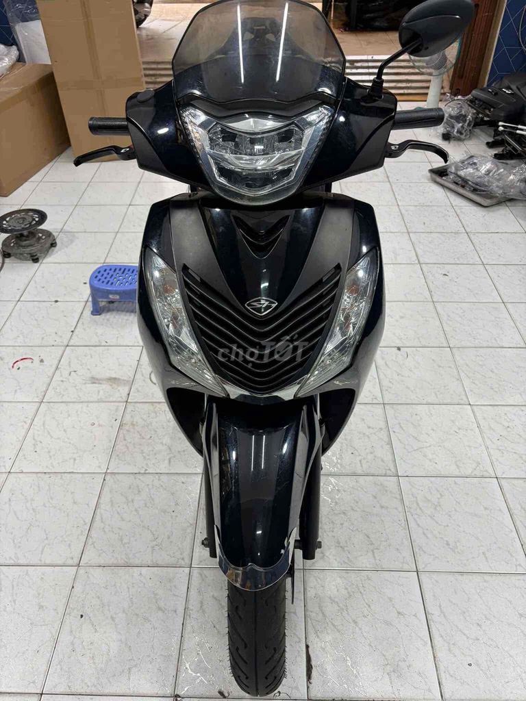 Do nhà chật nên minh muôn bán cho anh em nào cần. Mua bán Xe máy tại Quận 1 Tp Hồ Chí Minh được đăng bởi Tony Cao hình 4