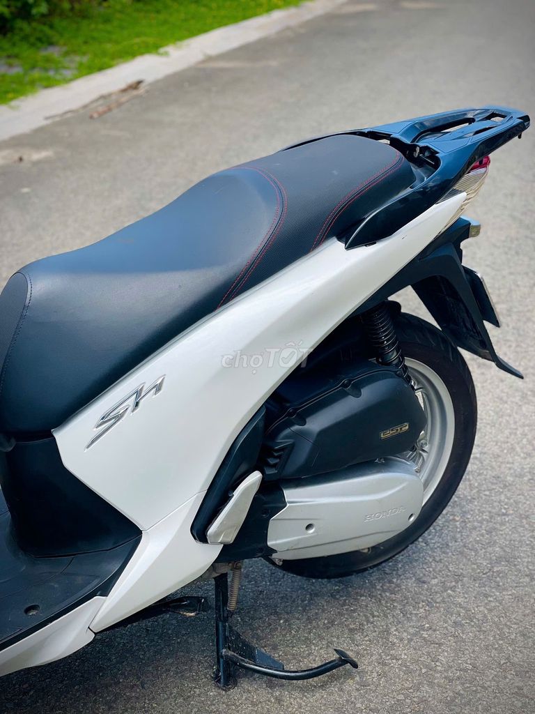 Xe máy Honda SH màu trắng sản xuất 2012. Mua bán Xe máy tại Huyện Trảng Bom Đồng Nai được đăng bởi Của Hàng Xe Máy U Phong hình 11
