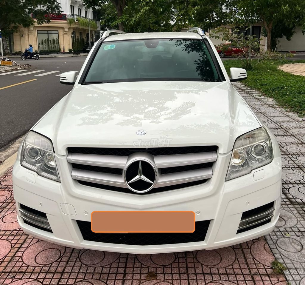 Mercedes GLK300 2010 Trắng 93000 km. Mua bán Ô tô tại Quận Gò Vấp Tp Hồ Chí Minh được đăng bởi Quang hình 1