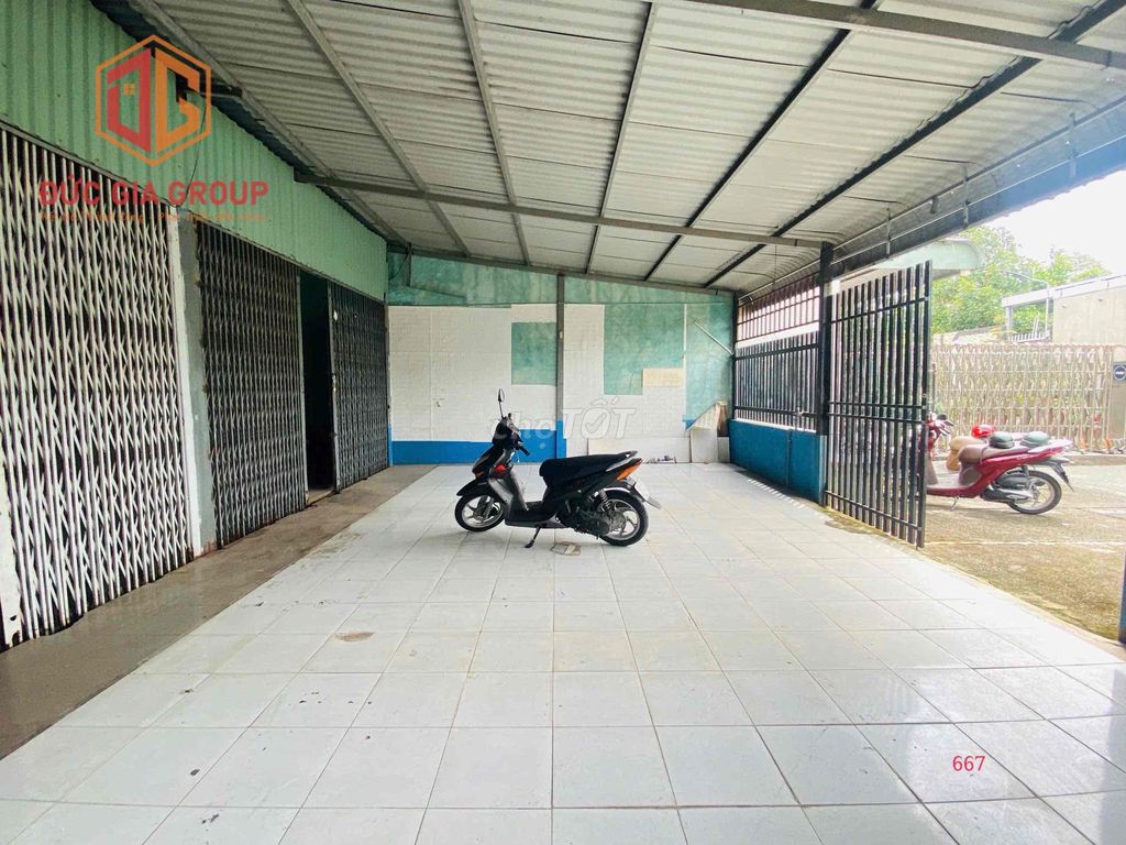 Mặt bằng 8tr/th tổng 200m2 phù hợp dạy học or kho bãi gần chợ Tân Mai