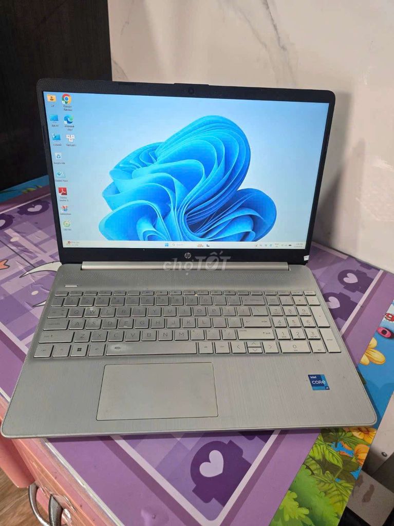 HP 15s-fq5147TU i7-1255U/8G/512G/15.6" FHD vỏ nhỡ. Mua bán Laptop tại Quận 12 Tp Hồ Chí Minh được đăng bởi Cầm Đồ Thanh Lý hình 1