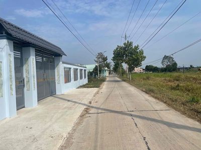 Chính chủ gửi bán 1220m2 đất làm vườn, giá rẻ, kết nối TPHCM chỉ 30p. Mua bán đất tại Huyện Cần Giuộc Long An được đăng bởi Đỗ Trung Hậu