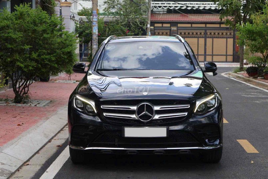 Mercedes Benz GLC 300 4matic model 2017 1 chủ. Mua bán Ô tô tại Quận 8 Tp Hồ Chí Minh được đăng bởi Khoa nguyễn hình 2