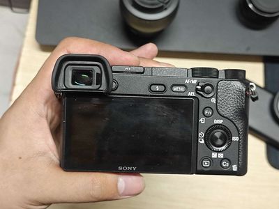 Sony a6300 ( 1k shot) + lens kit 1650