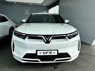 VINFAST VF9- ĐỦ MÀU GIAO NGAY- VAY 90% GIÁ TRỊ XE