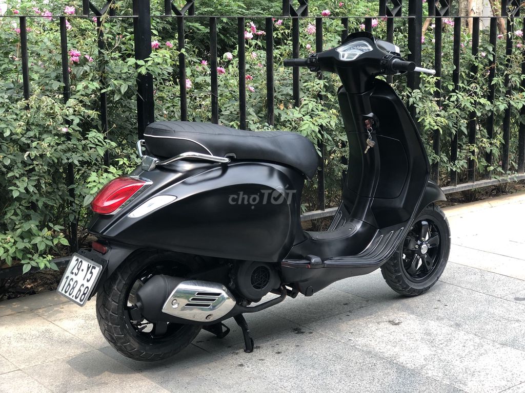 [HỖ TRỢ TRẢ GÓP] Vespa Đen Nhám đời 2015