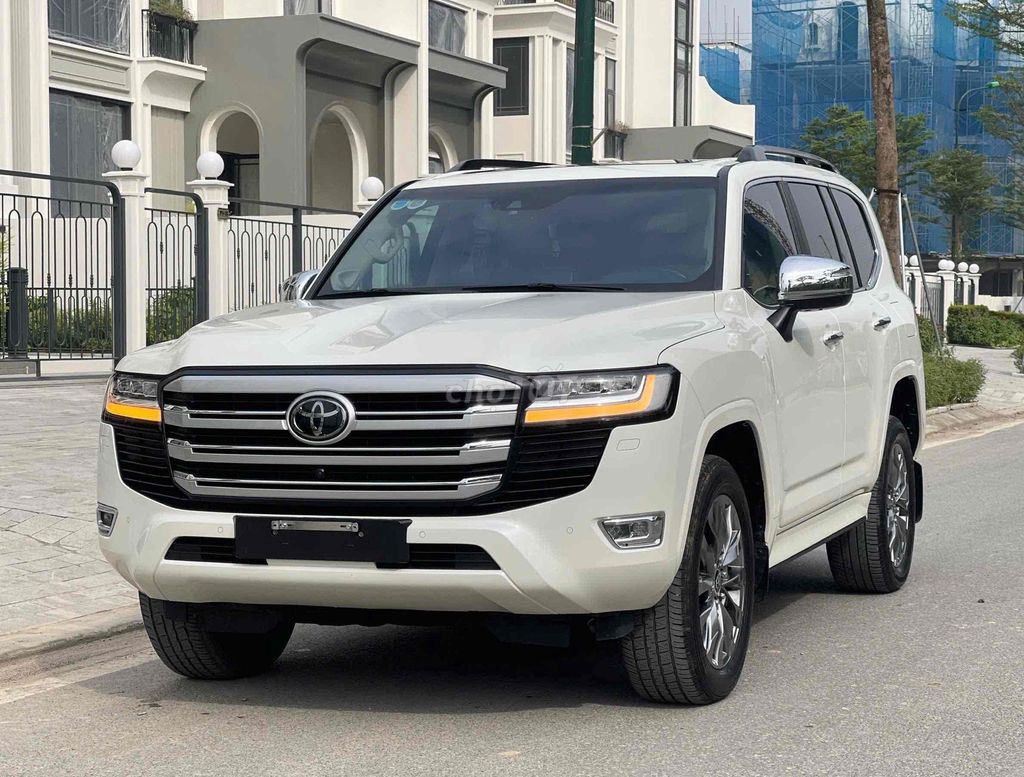 Toyota Land Cruiser LC300 2023 3.5 V6 - 21000 km. Mua bán Ô tô tại Quận 1 Tp Hồ Chí Minh được đăng bởi Nguyên hình 1