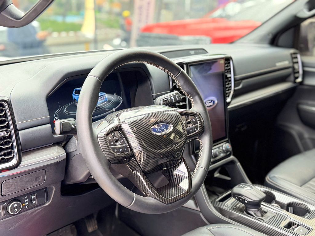 Ford Everest 2024 Platinum Trắng 26000 km. Mua bán Ô tô tại Quận 3 Tp Hồ Chí Minh được đăng bởi Duy Vỹ hình 5