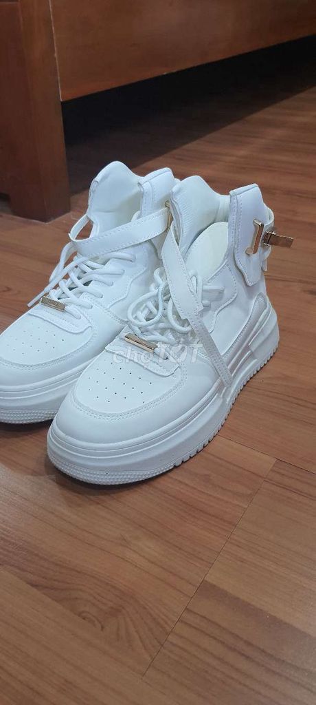 Giày boot nam trắng size 41 đã sử dụng. Mua bán Giày dép tại Quận Cẩm Lệ Đà Nẵng được đăng bởi Vũ Minh Đức hình 1