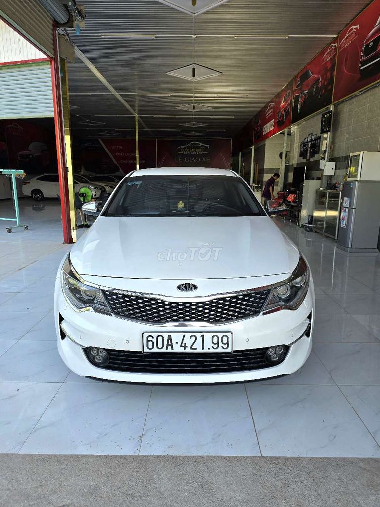 Kia Optima 10/2017 2.0 AT - zin đẹp