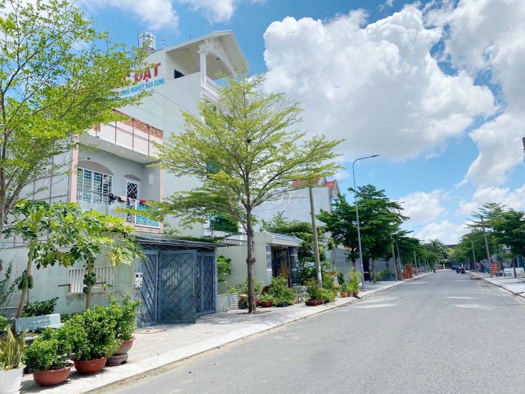 Kẹt tiền cần bán gấp lô đất tân đô chính chủ 5mx26m Giá 1ty650. Mua bán đất tại Huyện Đức Hòa Long An được đăng bởi Em Sơn hình 1