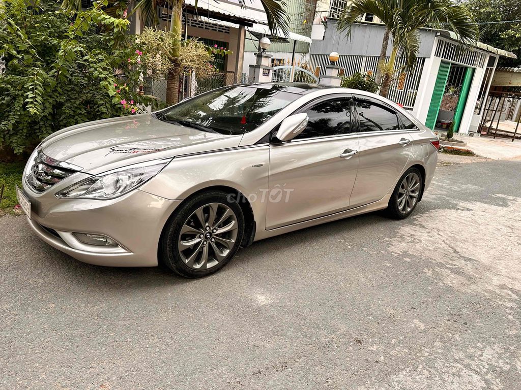 Hyundai Sonata 2010 2.0L AT - 123456 km