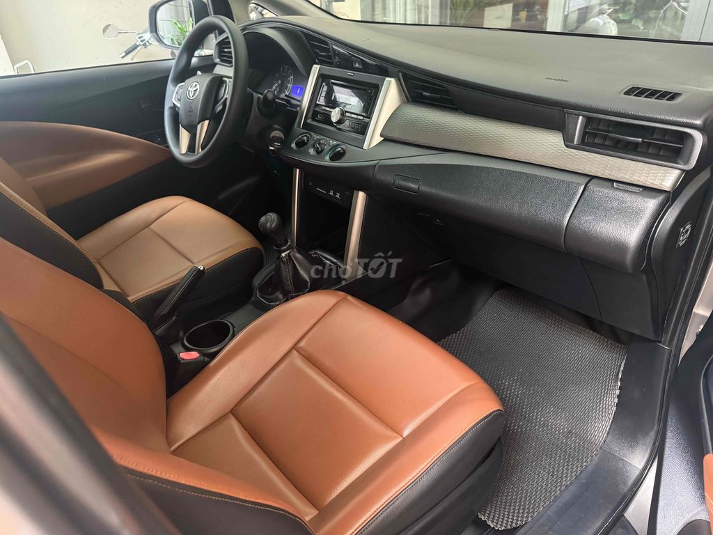 Toyota Innova 2017 Số sàn Nệm da 7 chỗ