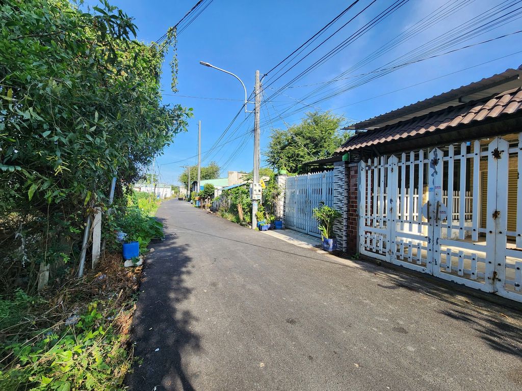 Bán nhà phố Hội Bài đường xe hơi thoải mái có sổ hồng đầy đủ 3PN. Mua bán nhà ở tại Thị xã Phú Mỹ Bà Rịa - Vũng Tàu được đăng bởi Nguyễn Ngọc Thiên Trang hình 2