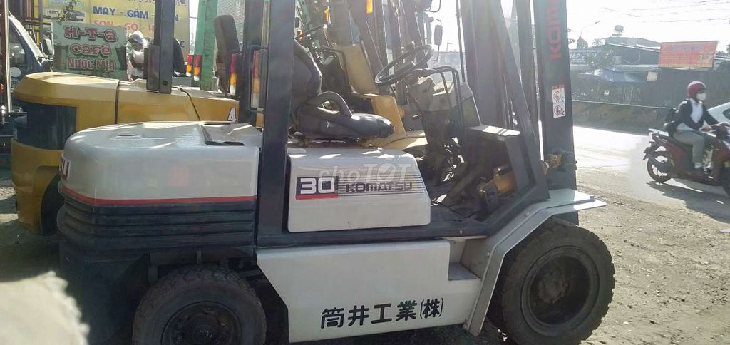 Xe nâng Komatsu FD 30_11 , cao 4,3 m _ gật gù. Mua bán Phương tiện khác tại Thành phố Biên Hòa Đồng Nai được đăng bởi Nguyễn Thanh Phương hình 4