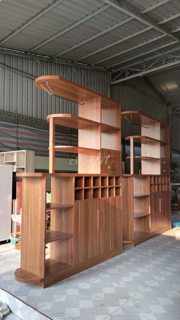 3 Thợ Phụ Ráp Tủ Nhựa Tủ Ván