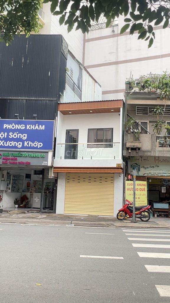 Giảm nhanh 300 triệu. Từ 8,7 tỷ - 8,4 tỷ. Mặt tiền đường Trần Phú, Q5