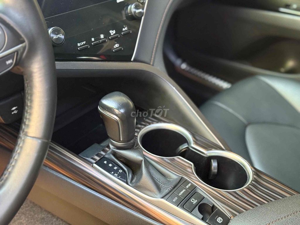 Toyota Camry 2019 2.5Q nhập màu đen nội thất đen. Mua bán Ô tô tại Quận 7 Tp Hồ Chí Minh được đăng bởi Đại lý chính hãng xe qua sử dụng Toyota Sài Gòn hình 3