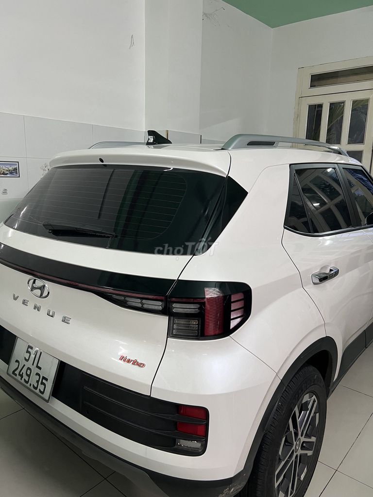 Hyundai Venue Đặc Biệt 2024 белый 18 000 км