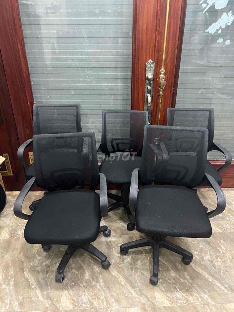 Ghế xoay văn phòng Lưới chân nhựa Đen Nâng hạ tốt. Mua bán Đồ dùng văn phòng tại Quận Hà Đông Hà Nội được đăng bởi LAN ANH hình 1