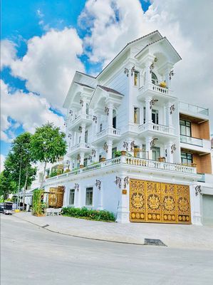 bán căn biệt thự cổ điển góc 2 mặt tiền KDC hồng phát, giá bán 23,8 tỷ. Mua bán nhà ở tại Quận Ninh Kiều Cần Thơ được đăng bởi trần quốc khang 
