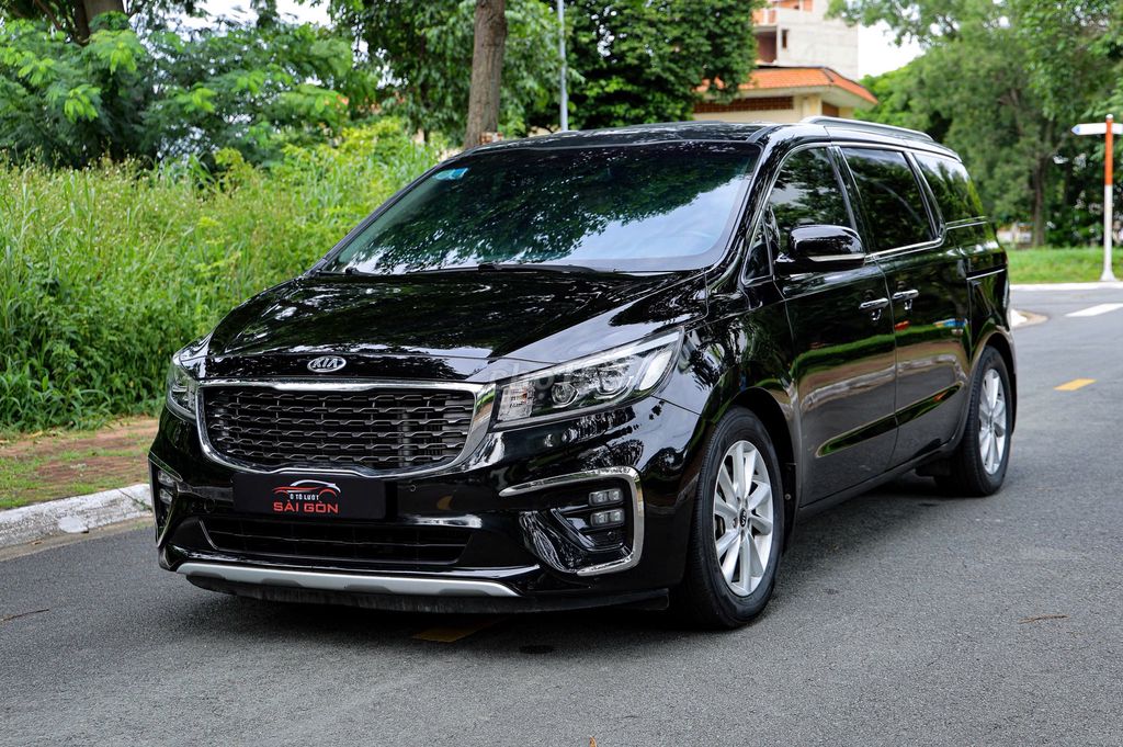 Kia Sedona 2019 90 000 км Черный