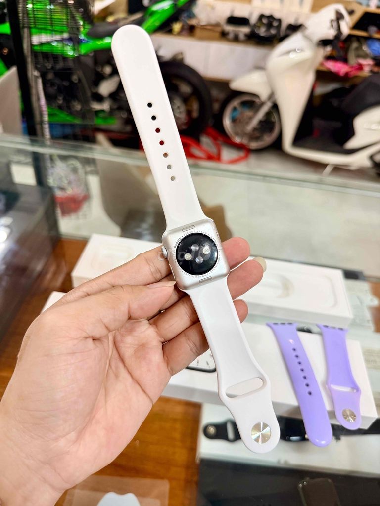 Apple Watch Series 3 38mm Trắng. Mua bán Thiết bị đeo thông minh tại Thành phố Long Xuyên An Giang được đăng bởi Băng Apple  chuyên iphone hình 1