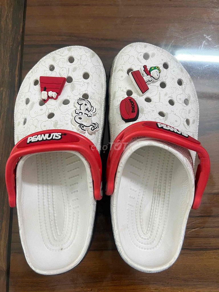 Dép Crocs Classic Mini Shop Snoopy. Mua bán Mẹ và bé tại Quận 3 Tp Hồ Chí Minh được đăng bởi TRuong My Loan hình 1