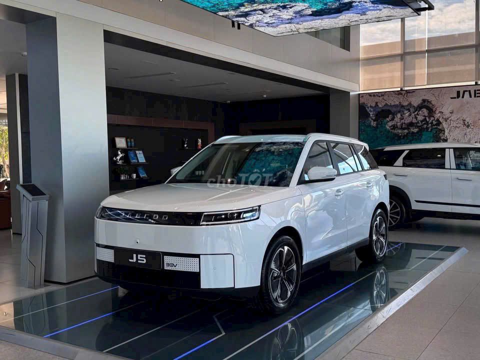JAECOO J5 ICE Премиальный бензин белый