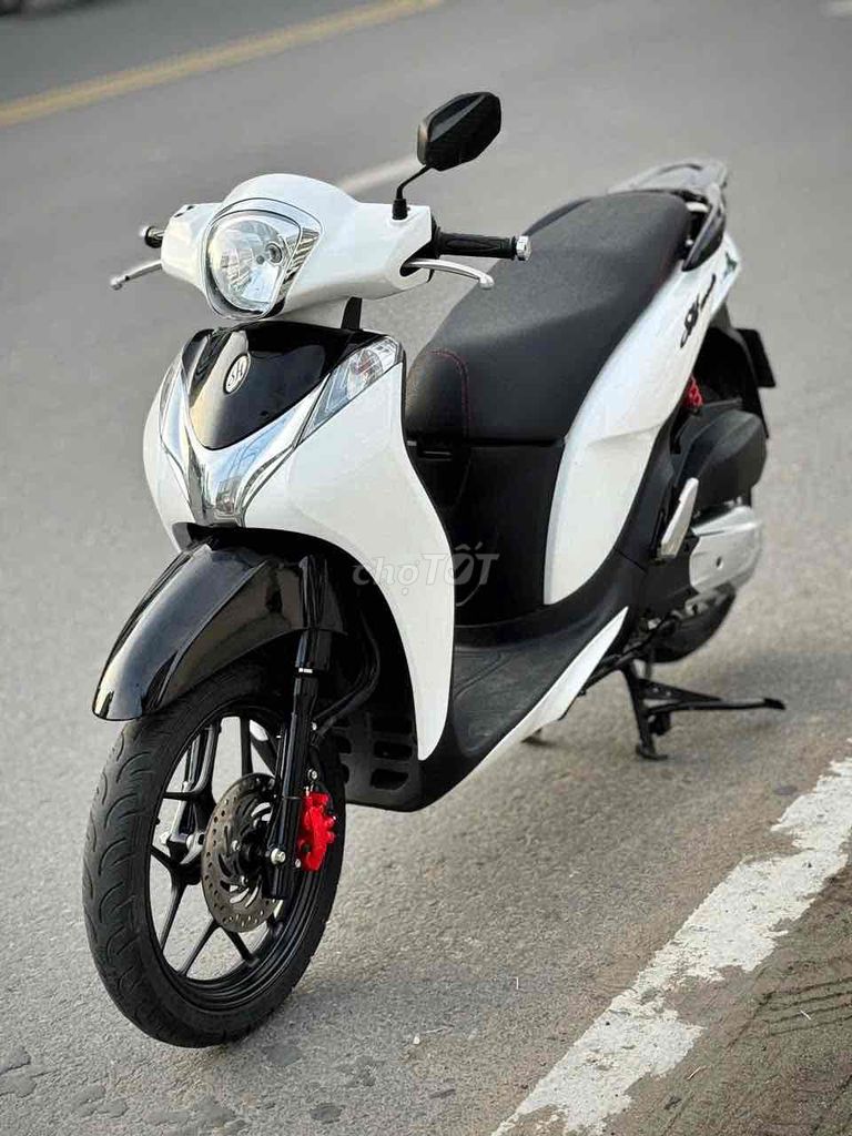 Honda SH Mode 2015 Trắng đen. Mua bán Xe máy tại Quận 7 Tp Hồ Chí Minh được đăng bởi Tú hình 2