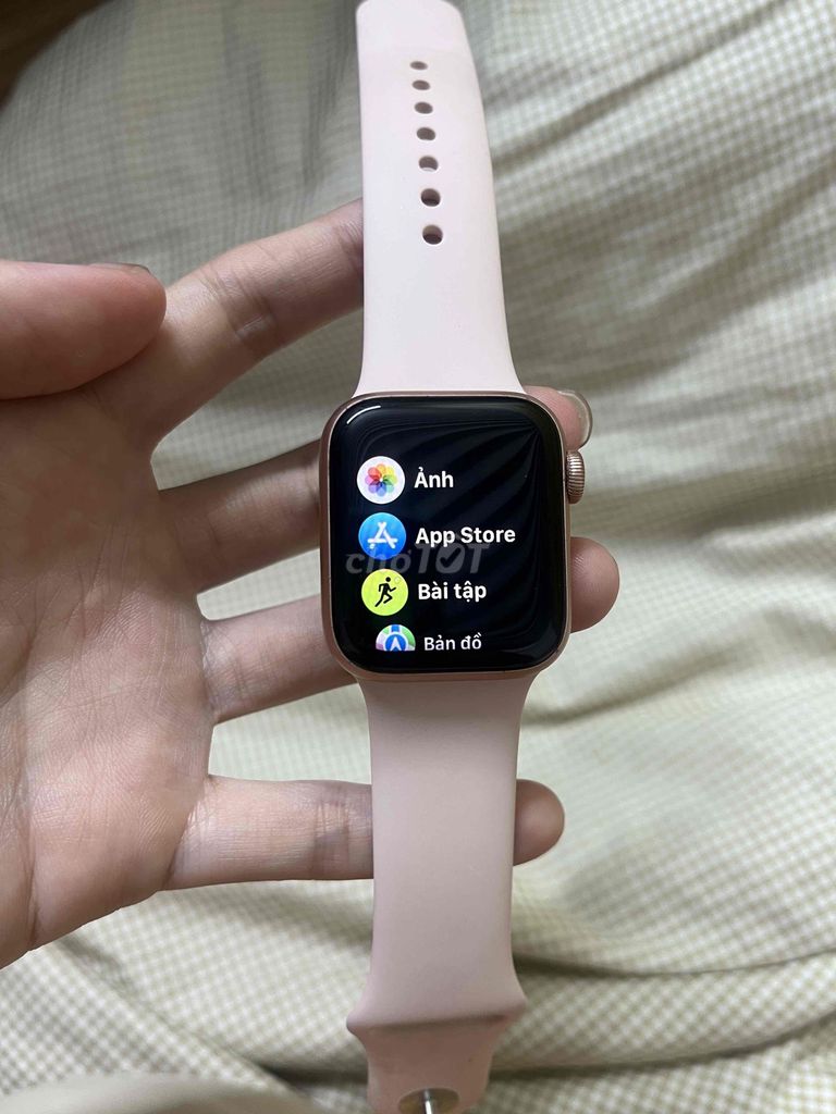 Apple Watch SE 40mm Rose Gold Đã Sử Dụng. Mua bán Thiết bị đeo thông minh tại Thành phố Bà Rịa Bà Rịa - Vũng Tàu được đăng bởi Giang Tran hình 1