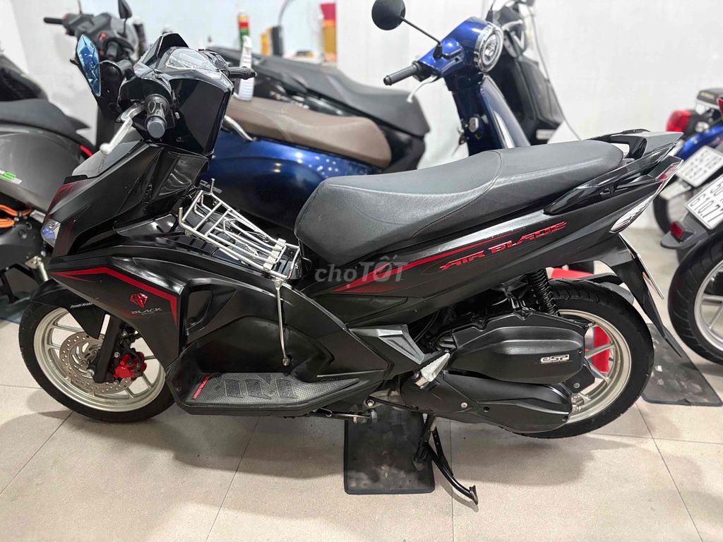 Honda Air Blade 125 с городскими номерами от собственника