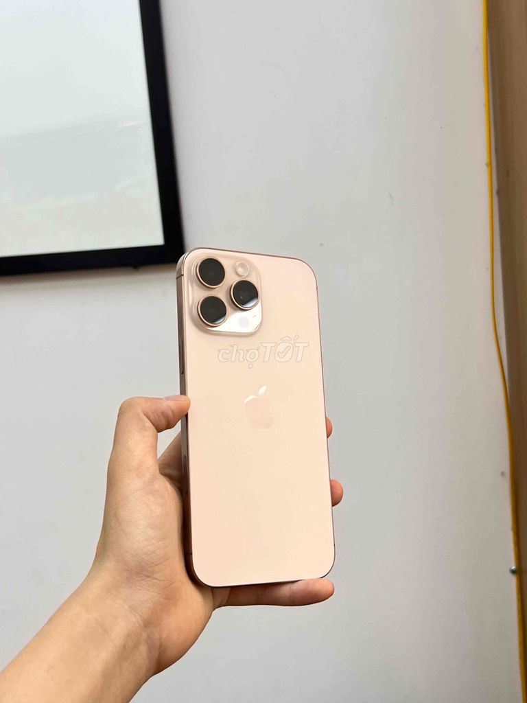 🔥iP 16 Prm 256Gb Gold zin nguyên bản giá tốt🔥. Mua bán Điện thoại tại Quận Hải An Hải Phòng được đăng bởi Nguyễn Hương Giang hình 1