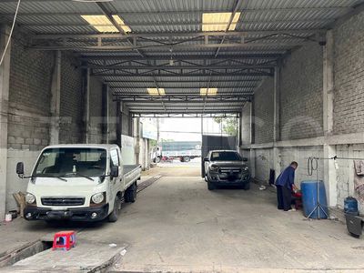 Kho xưởng bãi 475 m² có sẵn cầu nâng xe,mặt tiền đường Trương Văn Diễn