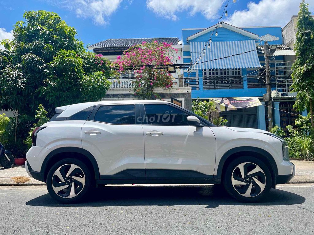 Mitsubishi Premium 2024 photo 2