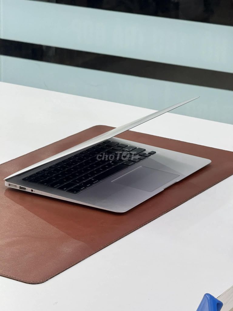 MacBook Air 13 2017 i5 8GB/128GB táo sáng mỏng đẹp. Mua bán Laptop tại Thành phố Huế Thừa Thiên Huế được đăng bởi T T Center hình 1