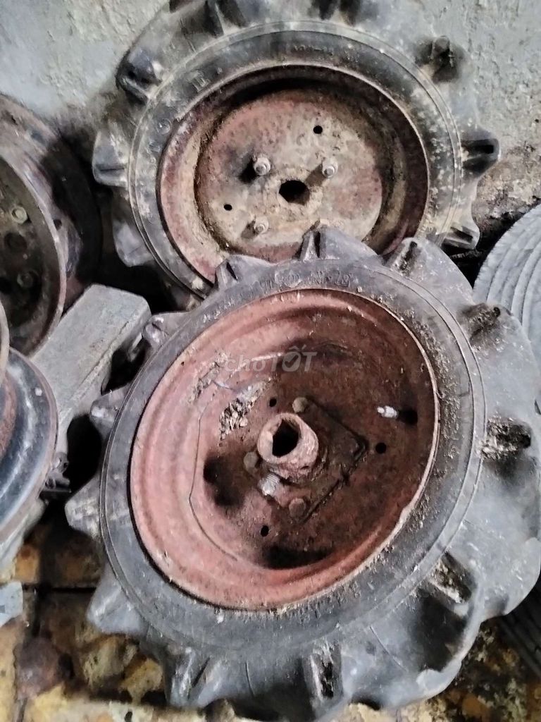 Lốp xe mam xe để chặt nhà cần bán gấp. Mua bán Phụ tùng xe tại Huyện Bến Lức Long An được đăng bởi Linh Lieu hình 13