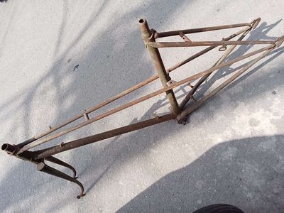 Sườn đầm xe đạp pháp xưa