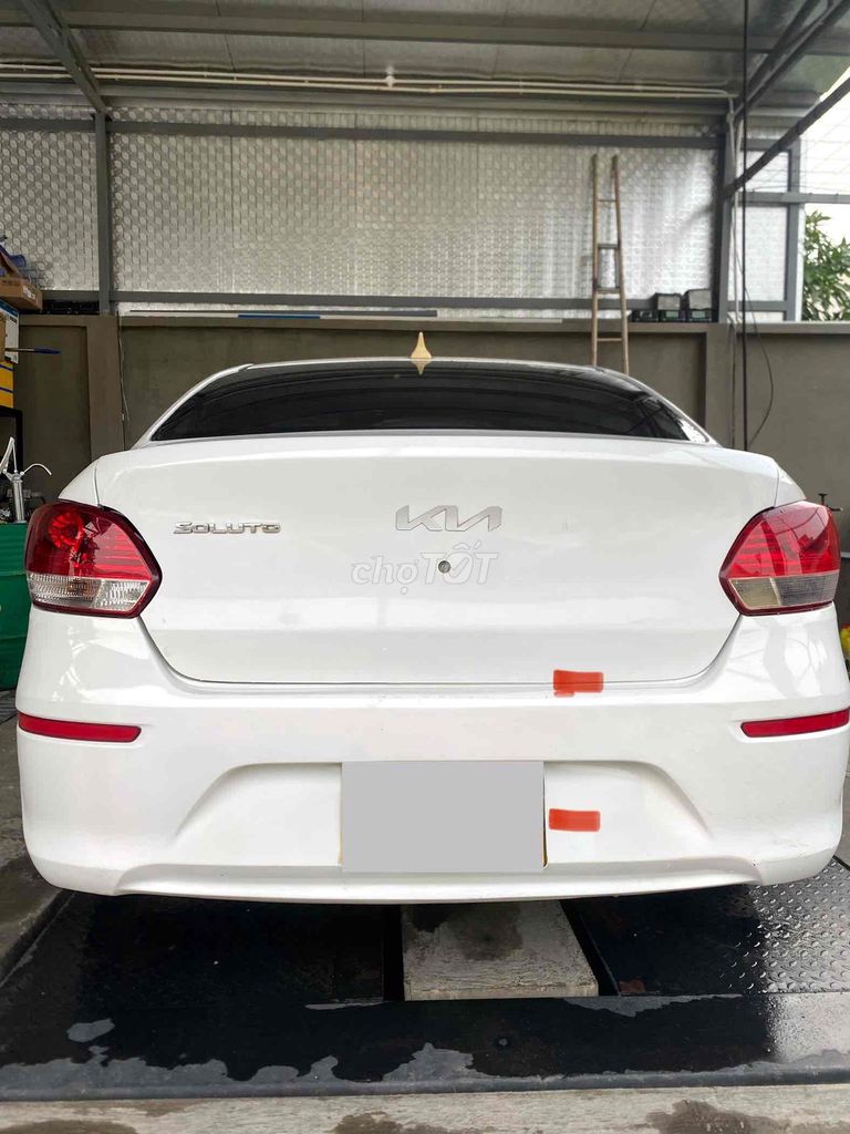 Kia Soluto 1.4 MT 2022, новый логотип