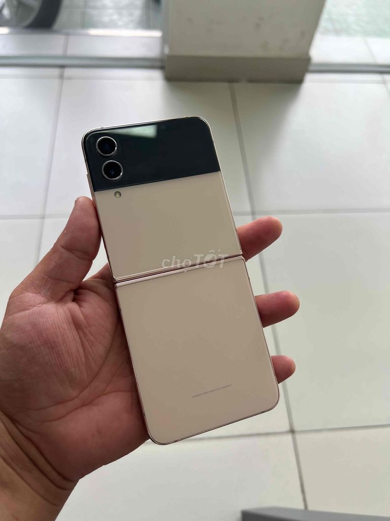 Samsung Galaxy Z Flip 4 256GB Vàng. Mua bán Điện thoại tại Quận Bình Thạnh Tp Hồ Chí Minh được đăng bởi Vũ Thế Quy hình 1