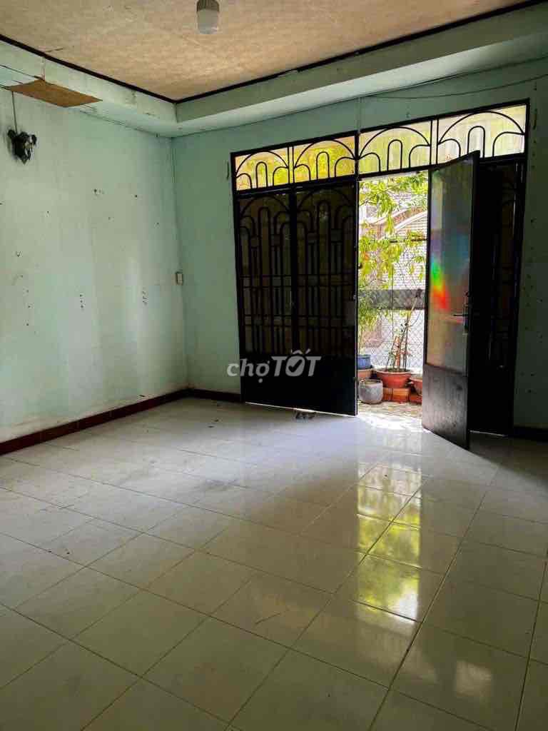 Cho thuê nhà NC HXT Phan văn Trị , QV 6,5x15m Cấp 4 giá chỉ 12tr/thang