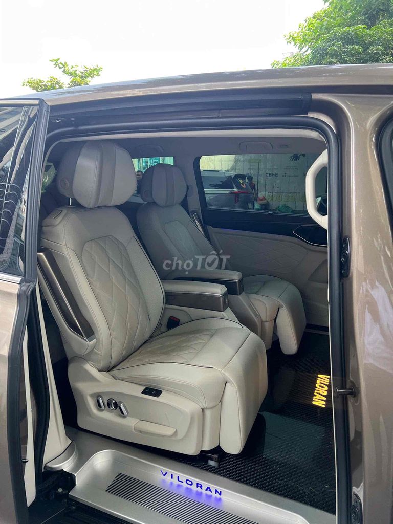 Volkswagen Viloran Nâu 7 chỗ. Mua bán Ô tô tại Quận 5 Tp Hồ Chí Minh được đăng bởi Hưng Trang Volkswagen hình 6