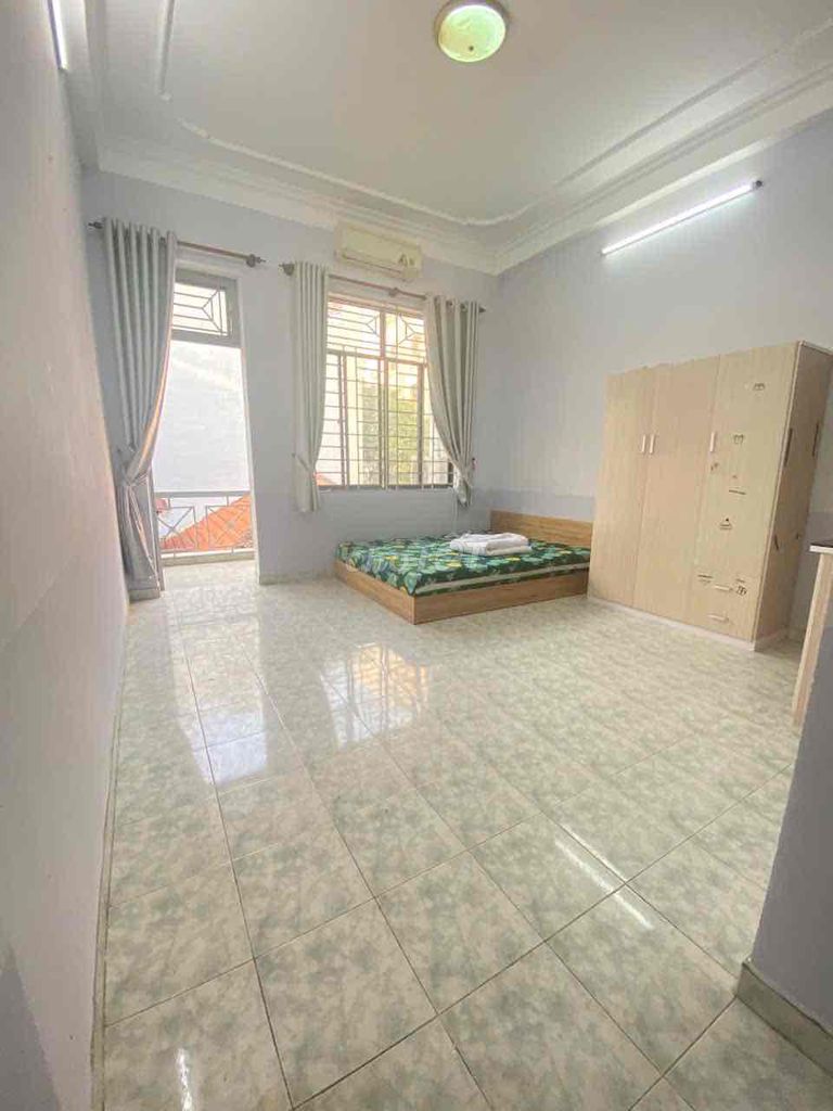 Studio Ban công- 30m2 - Full Nội Thất - Giá rẻ -sân bay Tân Sơn Nhất