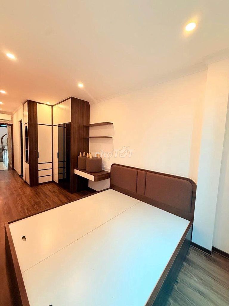Продается красивый дом 82 Kim Ma, Ba Dinh, с лифтом, полностью меблированный